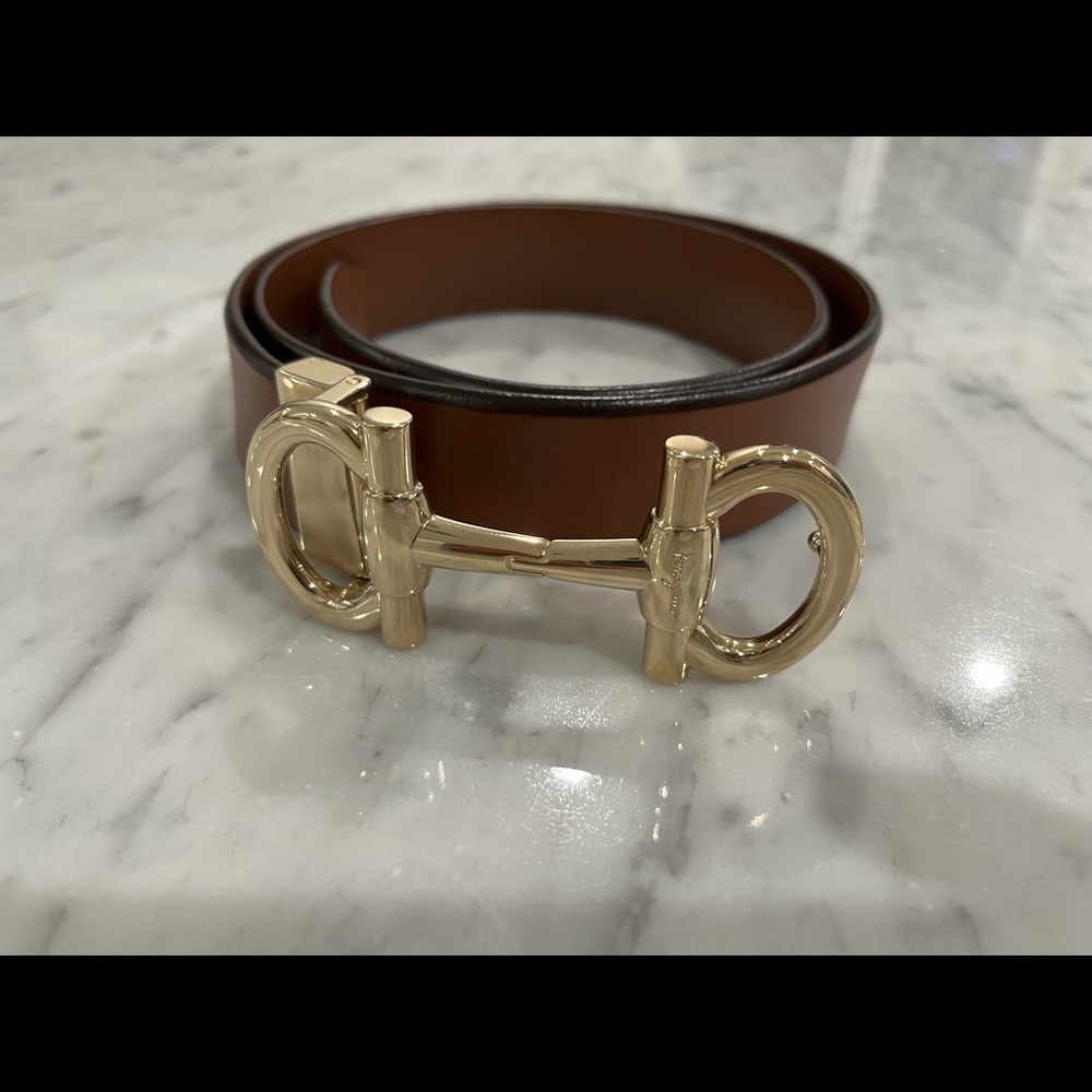 Men Ferragamo belt in very good condition. The size is 36/90. I have a 32 waist.